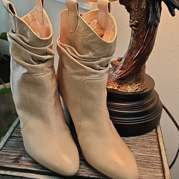 SJP Elegant Tan Ankle Boots - Picture 2 of 5